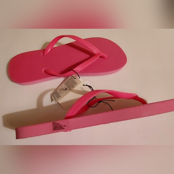 3for$19 GAP NWT Barbie Pink Flip Flop Sandles - Picture 4 of 8